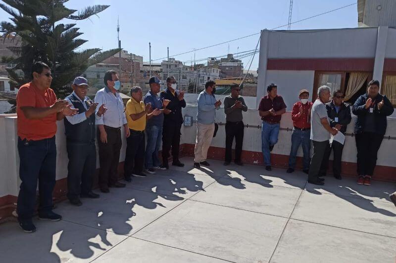 Dirigentes y trabajadores realizaron "plantón" en sede municipal.