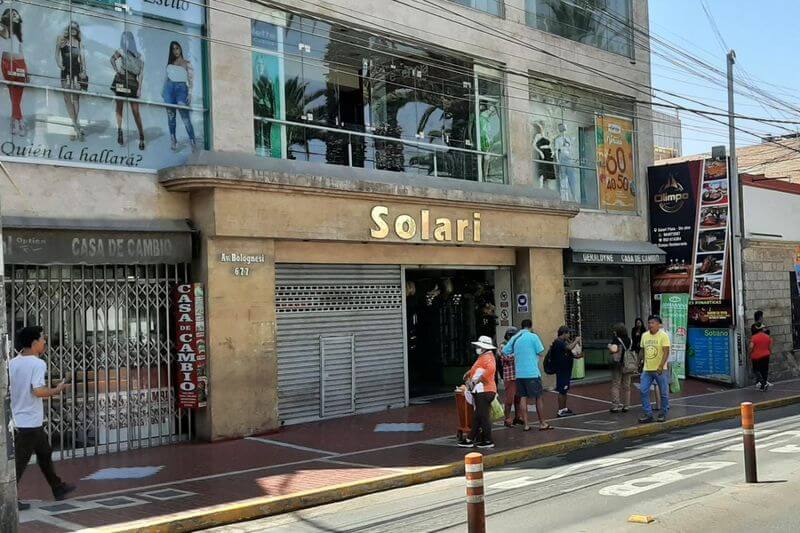 En galería Solari un buen número de tiendas fueron cerrado por los inquilinos.