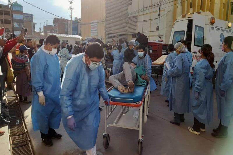 Heridos llegaban a cada minuto al hospital juliaqueño.