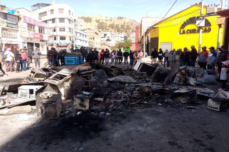 Centros comerciales fueron saqueados.