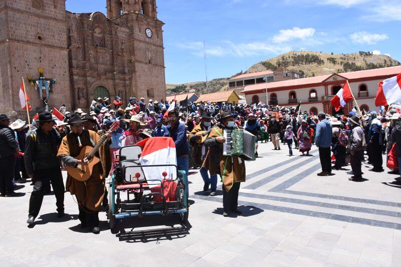 Contagiante melodía ya se convierte en un himno.