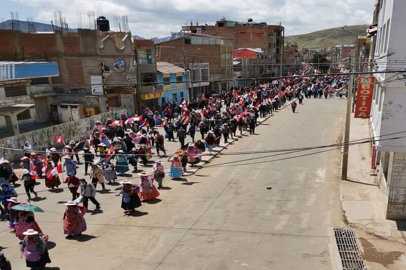 Protestantes marcharon desde el desvío a Salcedo.
