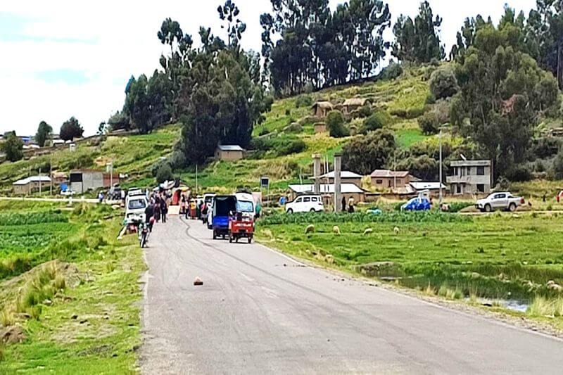 Los comuneros los retuvieron, la policía los fotografió.