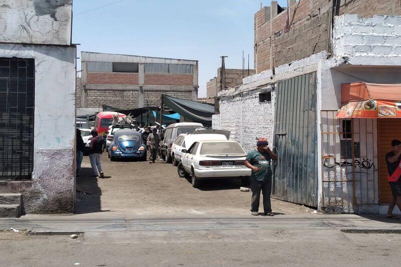 Tres personas fueron intervenidas en taller con artículos robados.