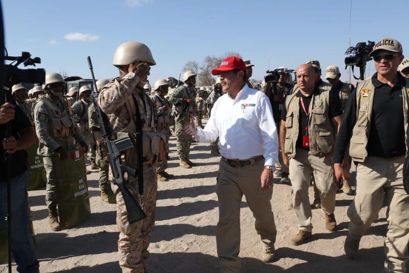 Ministro de Defensa, Jorge Chávez, invocó a militares cumplir con eficiencia su labor.