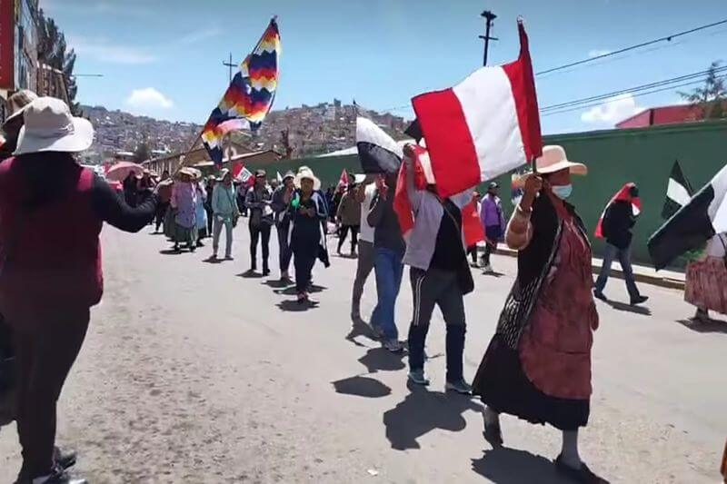 Manifestantes interrumpieron el servicio de transporte por varios minutos.