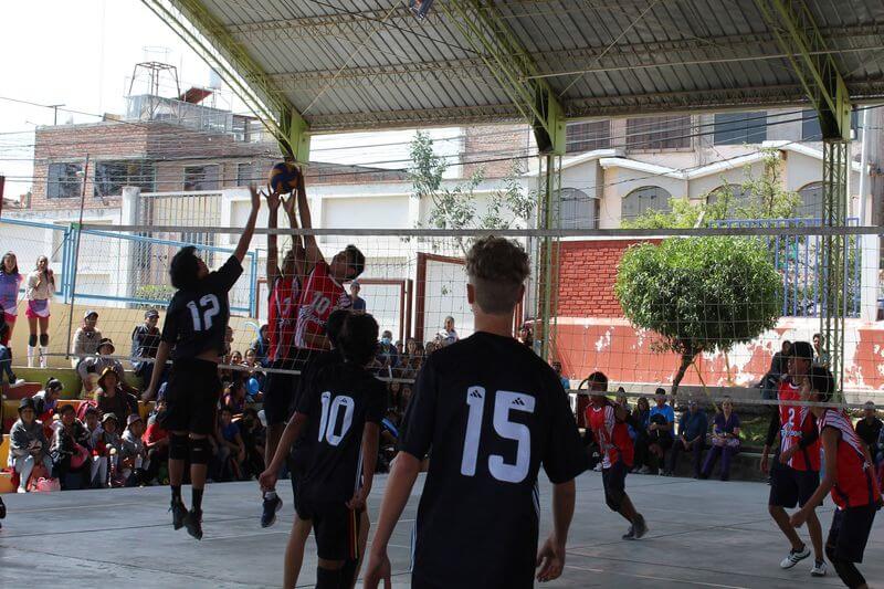 grande. Ayer se inauguró el 'Campeonato Creciendo con el Vóley Arequipa' y se jugó la primera fecha.