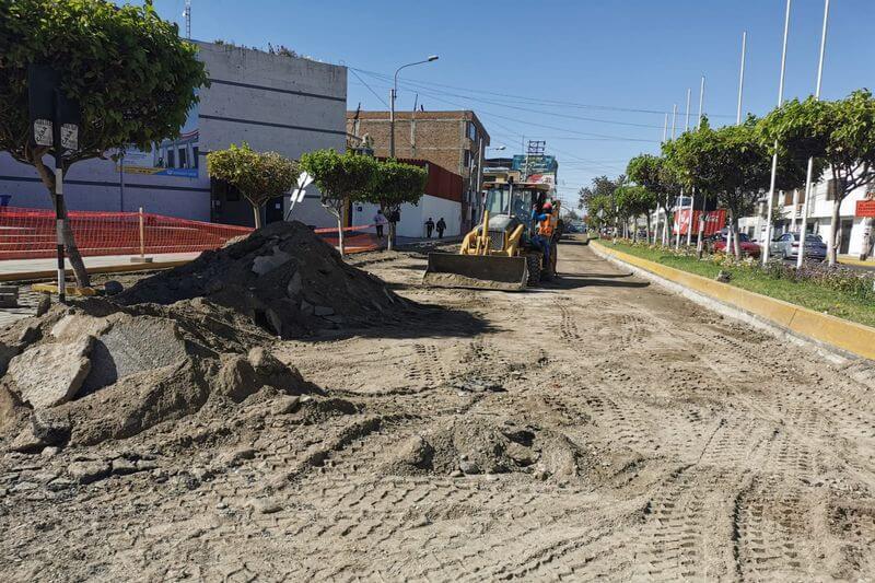 Vecinos deben convivir con polvo y tierra de manera permanente.