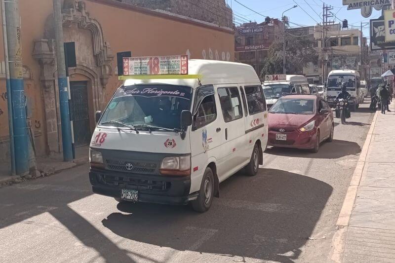 Transporte público es un caos en la ciudad.