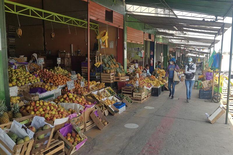 Amas de casa compran menos productos en los mercados de la ciudad.