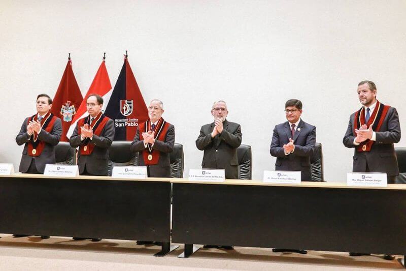 Estuvieron presentes el rector, Dr. Alonso Quintanilla, y diversas autoridades de Arequipa.