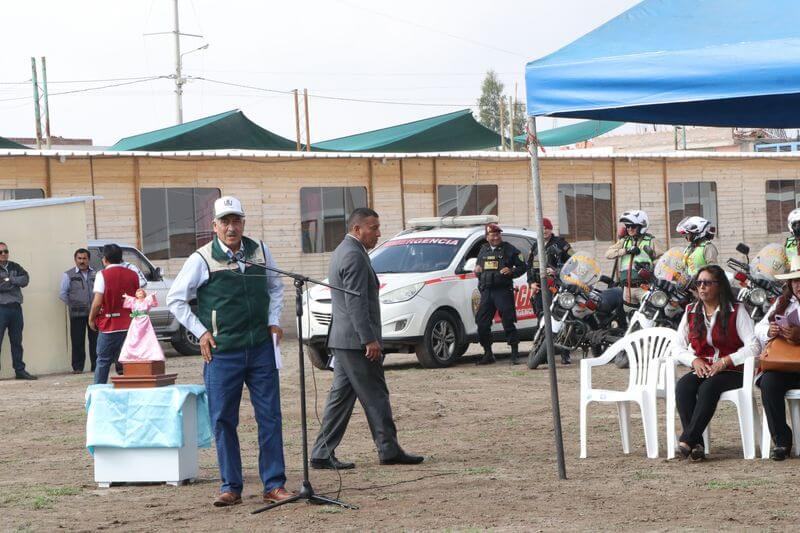 Padres de colegio lamentan indiferencia de autoridades.