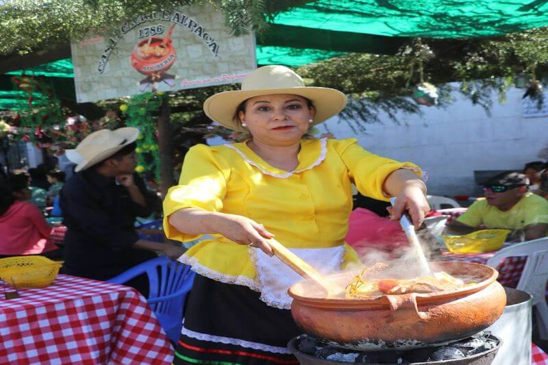 De esta manera se rinde homenaje a Arequipa por su 483 aniversario.