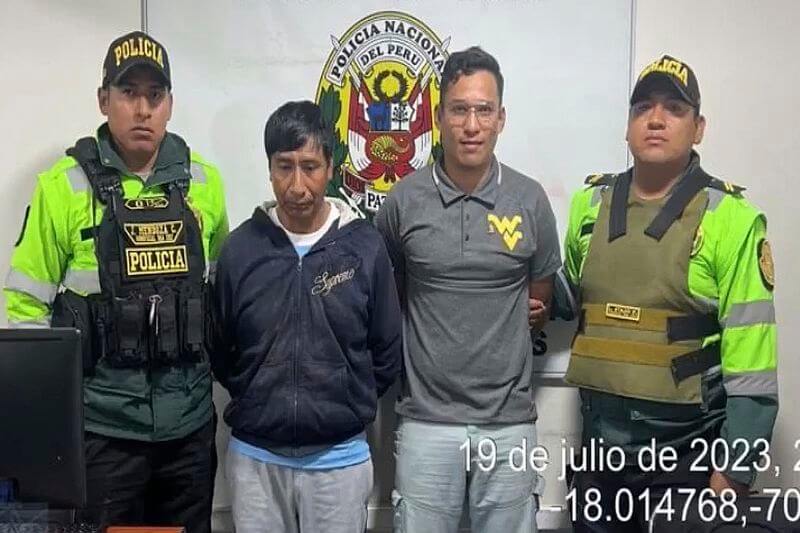 Siete personas fueron detenidas y se incautó un taxi y una moto.