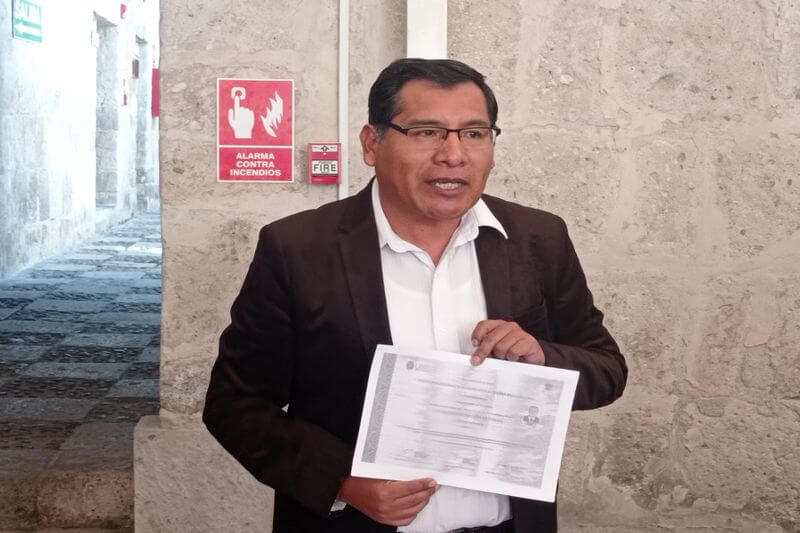 Consejero César Huamantuma denunció presunta situación irregular.