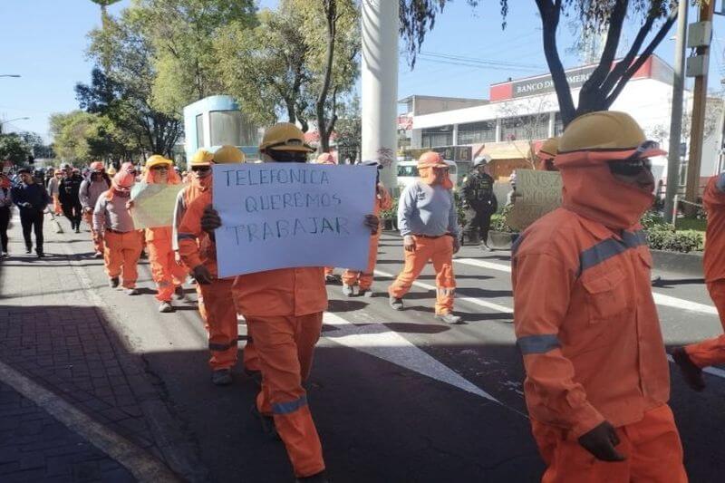 Trabajadores de Construcción Civil protestaron frente a Telefónica por retraso.