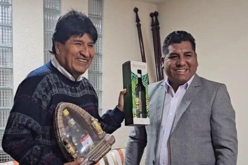 Regidores no hablan sobre viaje de alcalde a Bolivia.