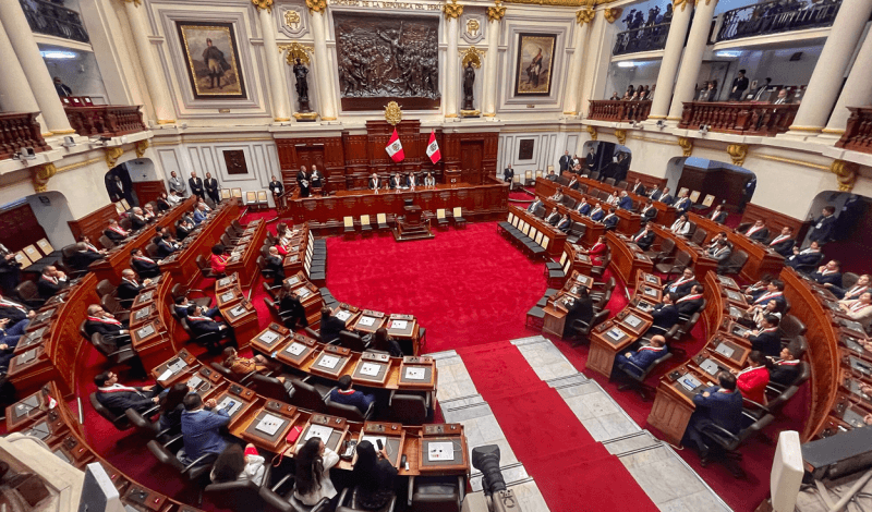 Gobernador regional hoy acudirá al Congreso.