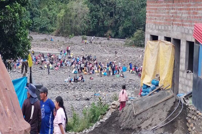 El presidente gestor del sector Pacchani, del distrito de Alto Inambari, provincia de Sandia, Abad Huareccallo, denunció que se podría desatar una batalla campal por territorio tras la invasión de más de 400 pobladores de Patambuco.