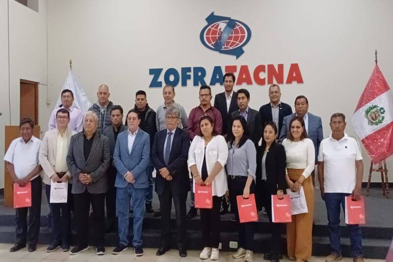 Grupo de empresarios evalúan las potencialidades del sistema de zona franca.