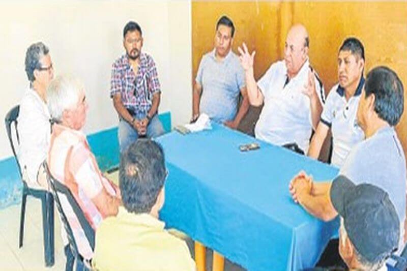 Gobernador Luis Torres se reunió con el alcalde de Boca del Río, Juan Mamani, y regidores.