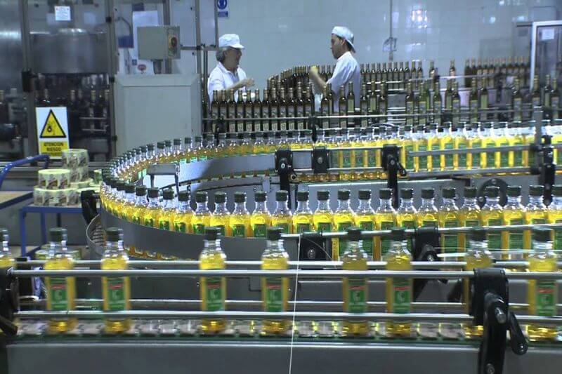 Olivicultores de Tacna visitaron varias fábricas en España.