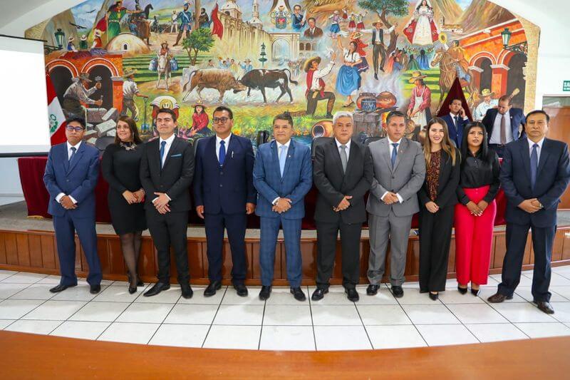 Alcalde de Arequipa presentó a funcionarios en rueda de prensa.