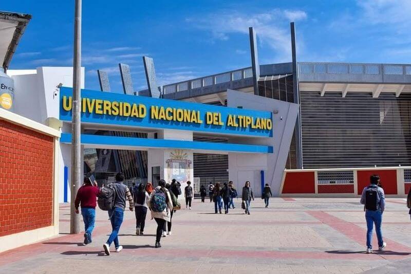 La Universidad Nacional del Altiplano (UNA) se precia no solo de haber logrado su licenciamiento ante la Superintendencia Nacional de Educación Superior Universitaria (Sunedu) sino de alcanzar la vanguardia académica ya que actualmente posee ocho carreras con acreditación internacional.