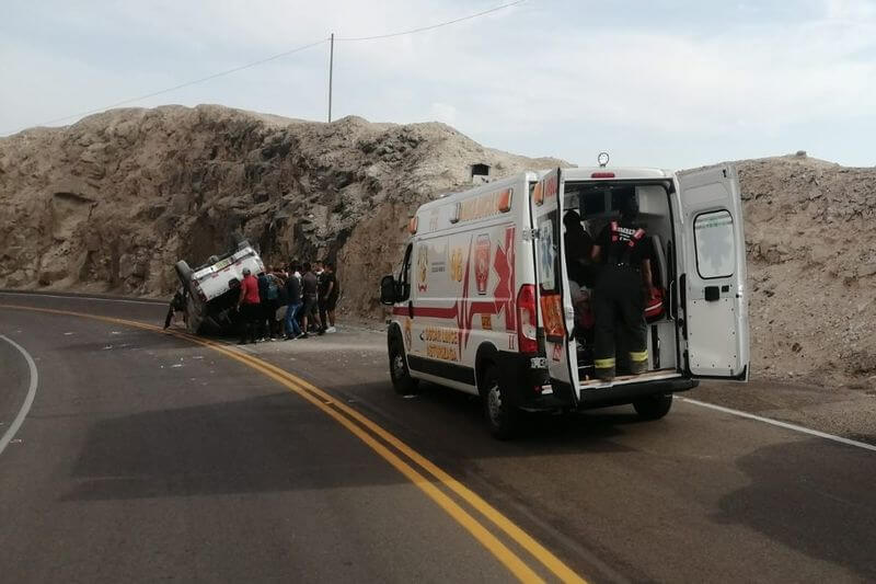 Familia llegaba a Tacna en su vehículo por la carretera Panamericana.