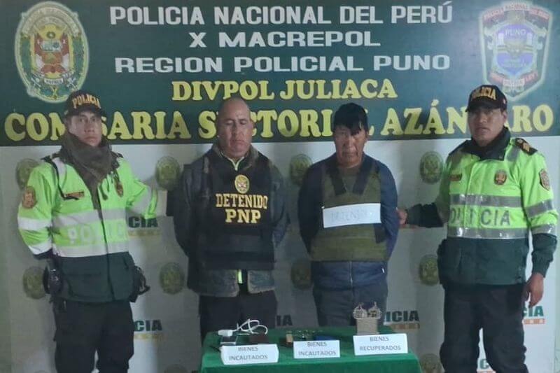 Detenidos tienen requisitoria por robo en banda.