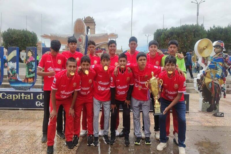 Equipo de fútbol del colegio José Antonio Encinas de