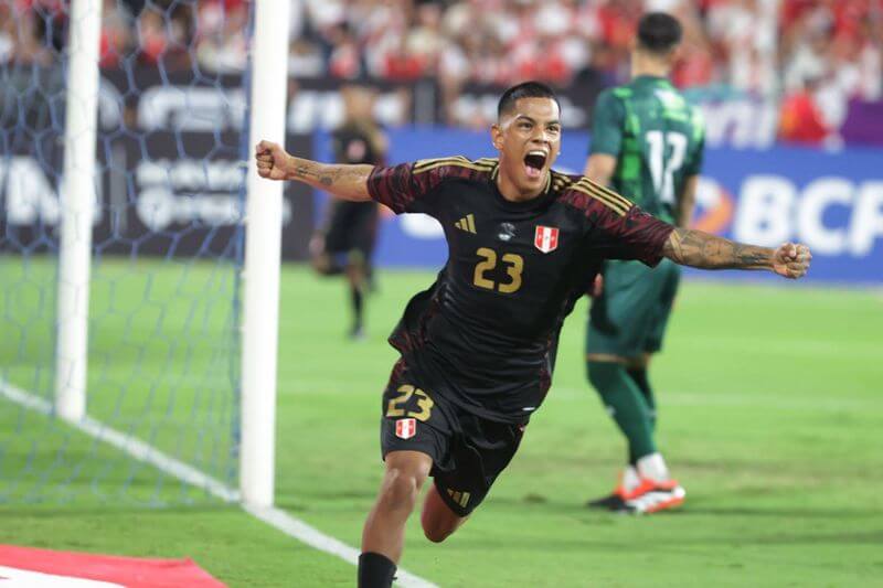 Perú vence 2-0 a Nicaragua en el inicio de la era Fossati. Hinchada se emocionó con el ingreso de Sonne.