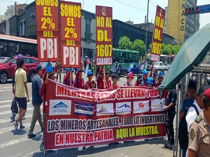 Sendas protestas se replicaron en la capital y regiones.