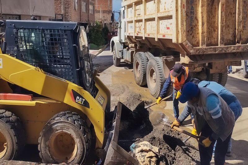 Remoción de tierras y residuos para la evacuación de aguas.