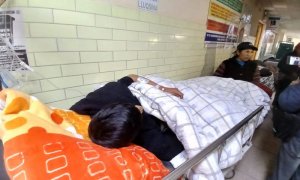 Estudiantes amanecieron en los pasillos del hospital.