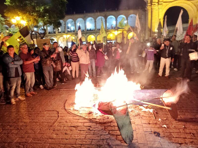 Movilización llegó hasta la Plaza de Armas de Arequipa.