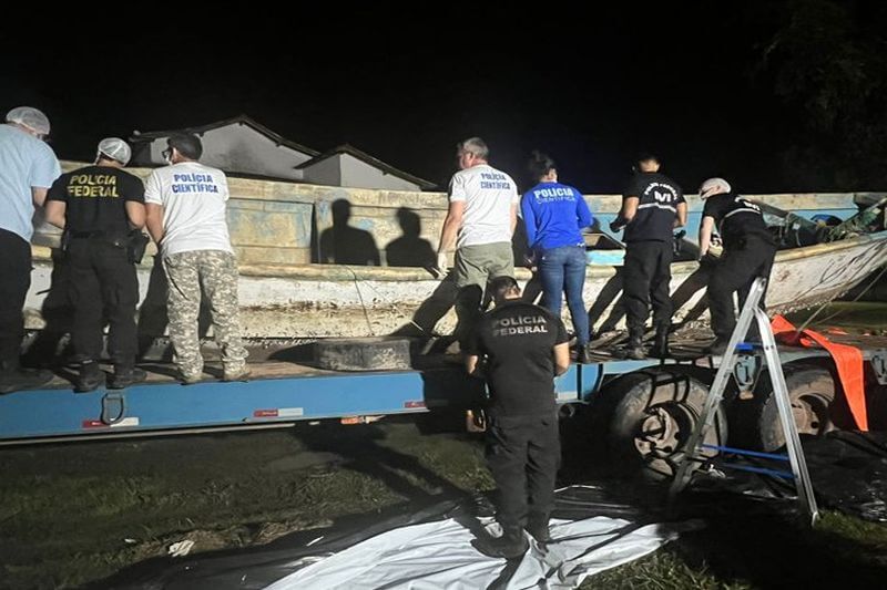 Encuentran 20 cadáveres en una embarcación en el Amazonas.