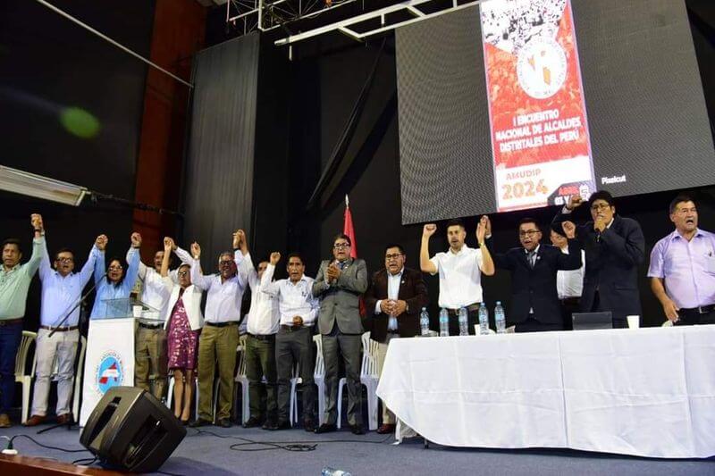 Héctor Sarmiento Huayta resultó elegido como presidente de la Asociación de Municipalidades Distritales del Perú (AMUDIP),