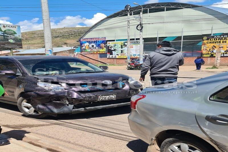 El choque entre dos vehículos dejó a una mujer herida.