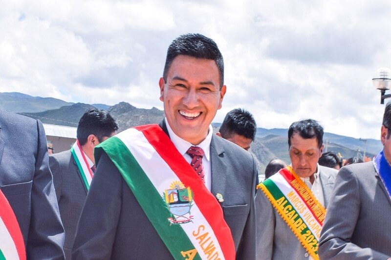 Alcalde Salvador Apaza fue vacado del cargo.