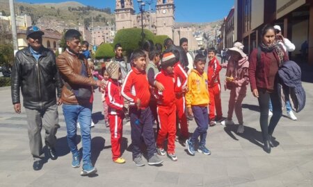 Padres, estudiantes y autoridades arribaron a Puno.