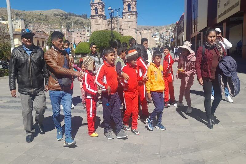 Padres, estudiantes y autoridades arribaron a Puno.