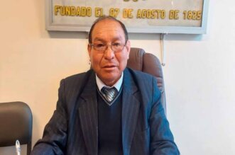Carlos Monje Jarica, director de la Gran Unidad Escolar San Carlos de Puno, falleció