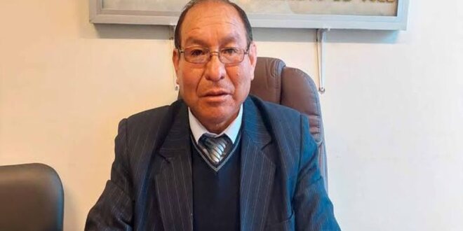 Carlos Monje Jarica, director de la Gran Unidad Escolar San Carlos de Puno, falleció