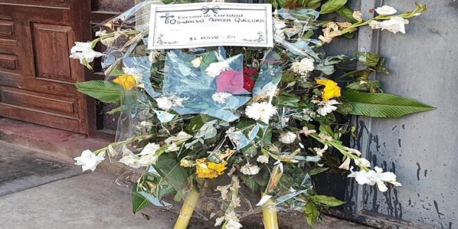 Dejan ofrenda fúnebre en vivienda de dirigente.