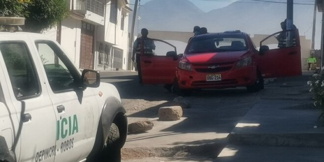 Auto fue hallado por agentes de la comisaría Colca Apaza.