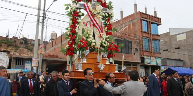 Huancané celebra con fervor y tradición a la Santísima Cruz del 3 de Mayo.