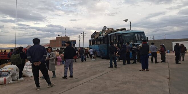 Contrabandistas recuperaron el bus y su carga de mercadería ilegal.