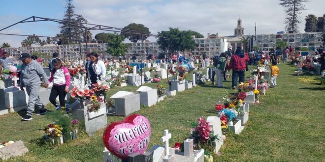 Cientos de familias acudieron a cementerio en el Día de la Madre.