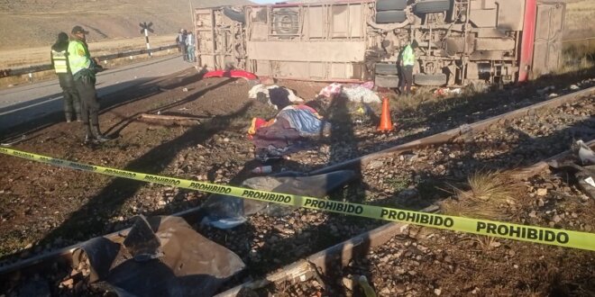 Víctimas de accidente fueron trasladados a morgue de Ayavri.